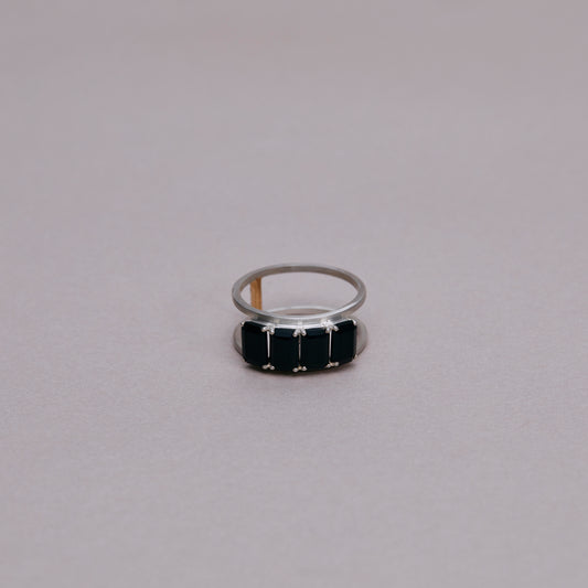 1499 Onyx | Hariri Ring