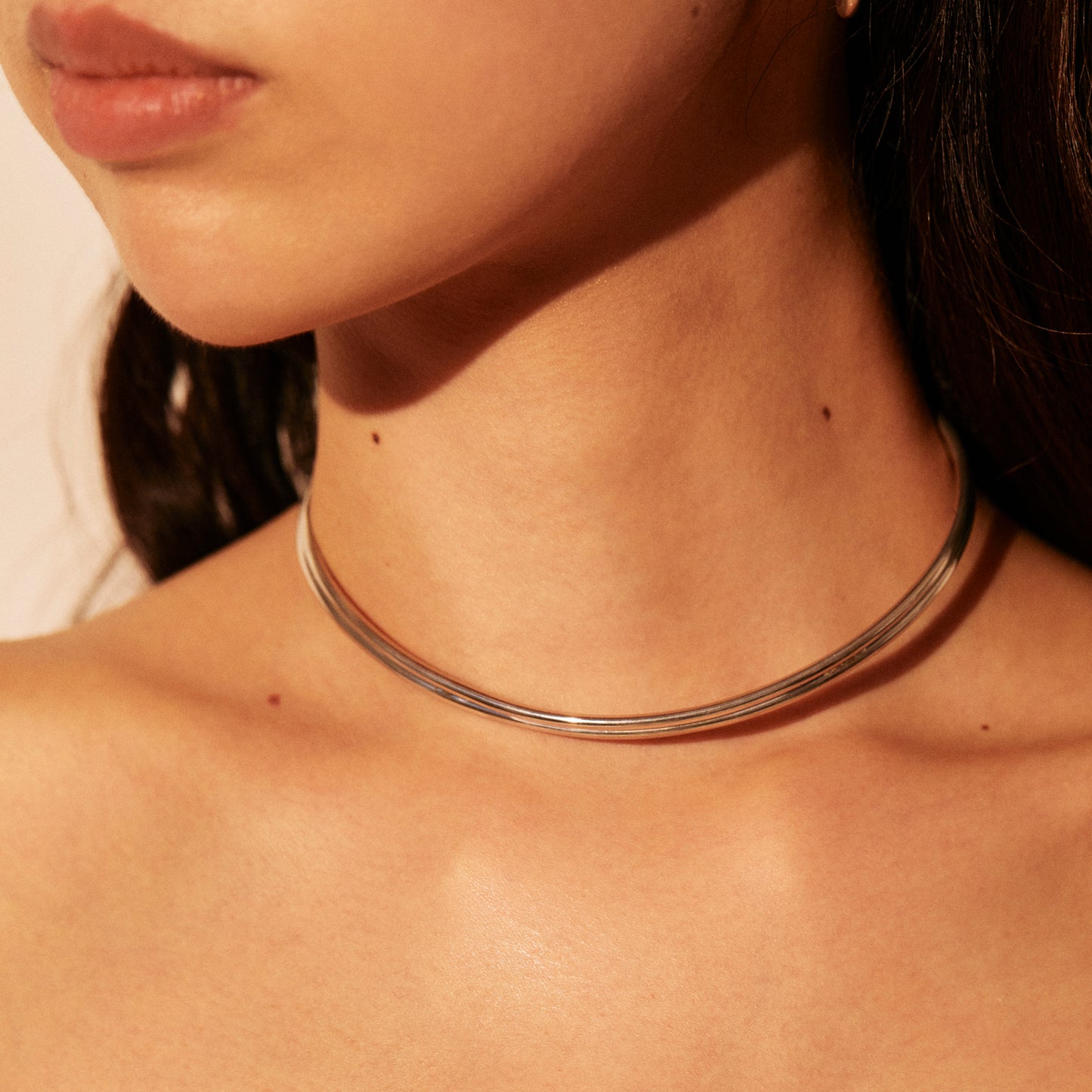 1511 Hollow movable choker
