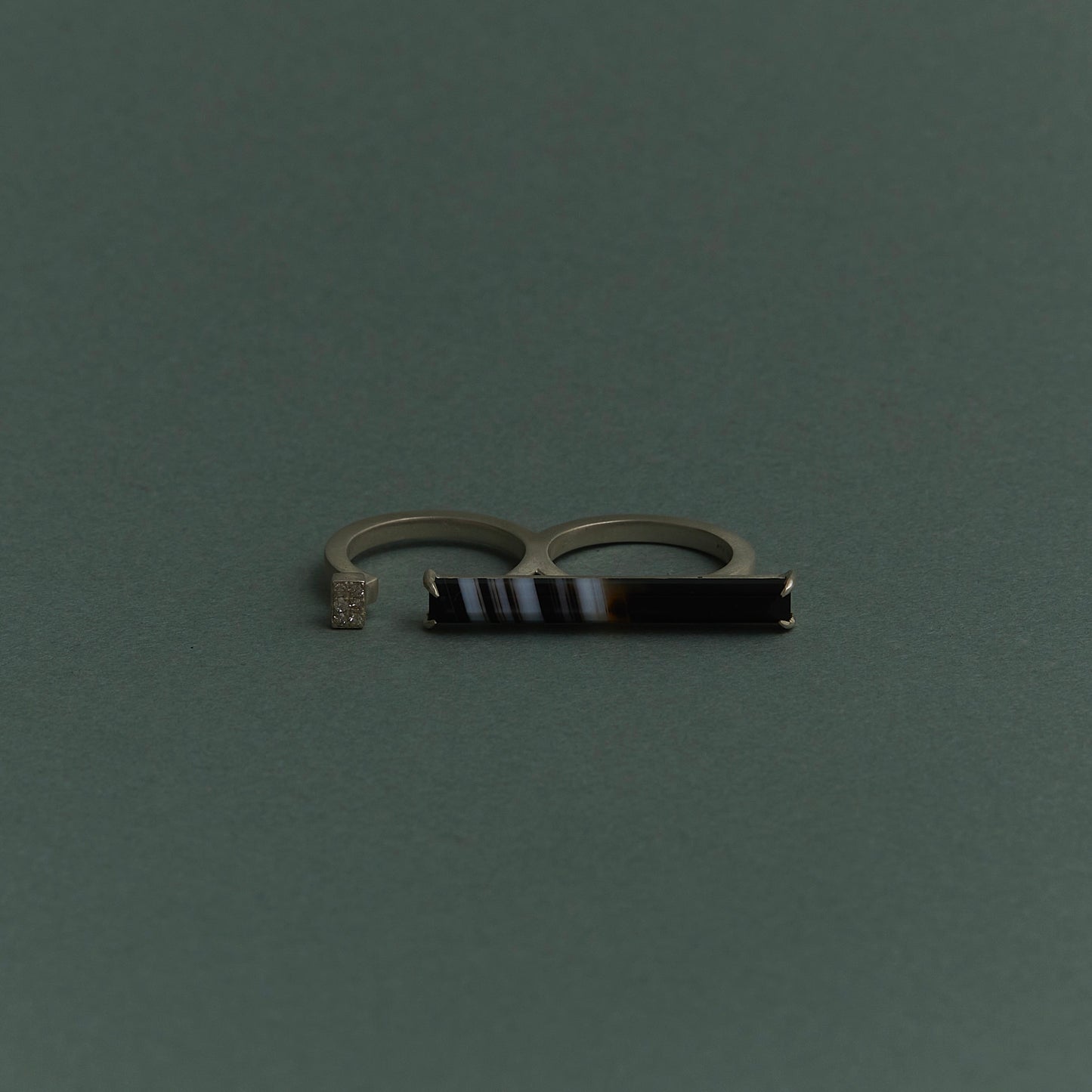 594 Onyx | Mare Finger Ring