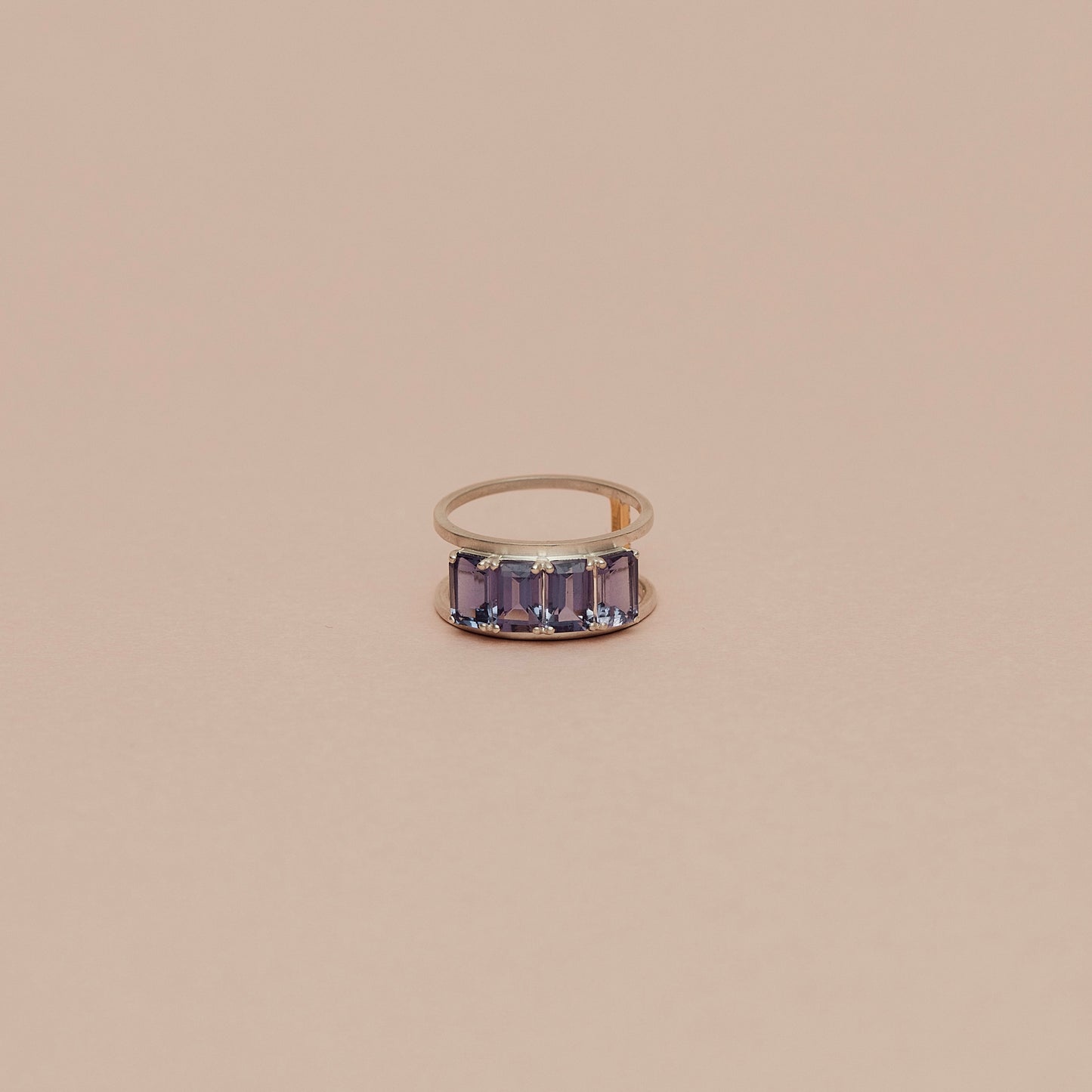 731 Iolite | Hariri Ring