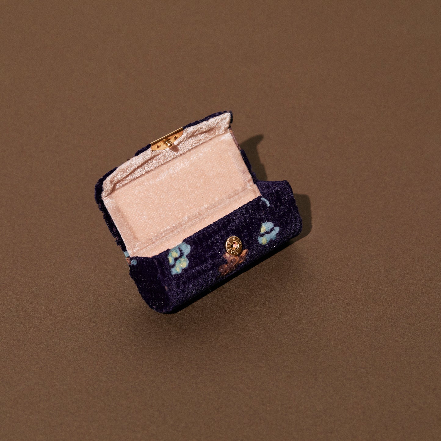 1524 Chocho Velvet Ring Case | Purple Flower