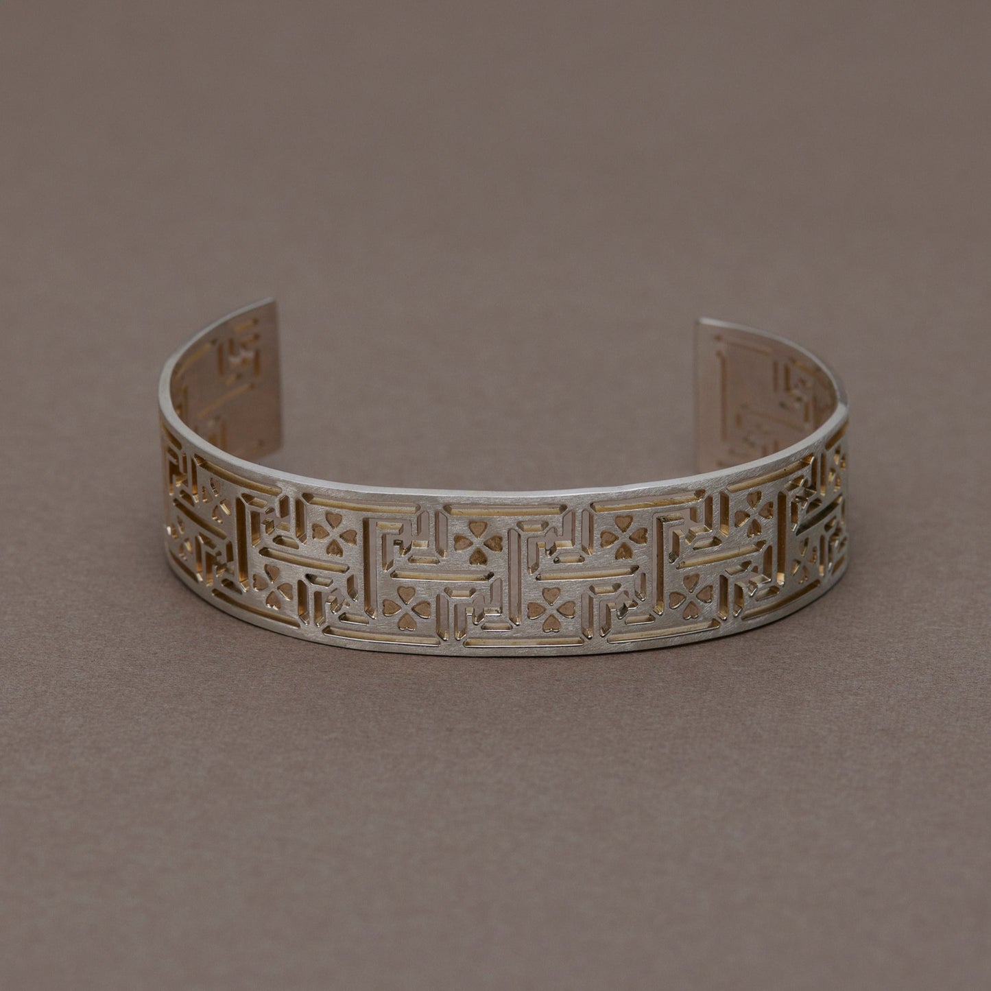 1513 SV1000 carved cuff