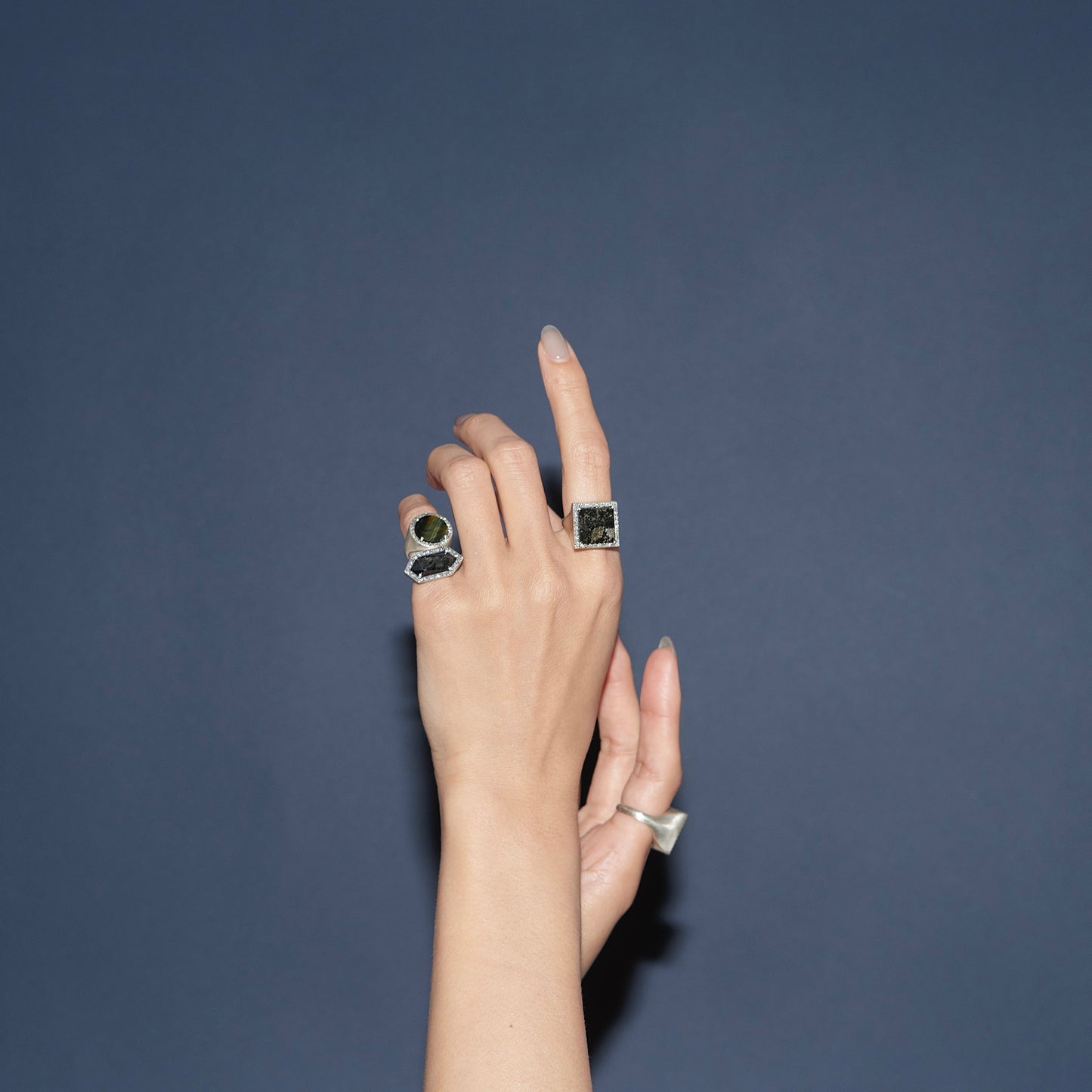387 Magnetite | One of a Kind Canan Pinky Ring