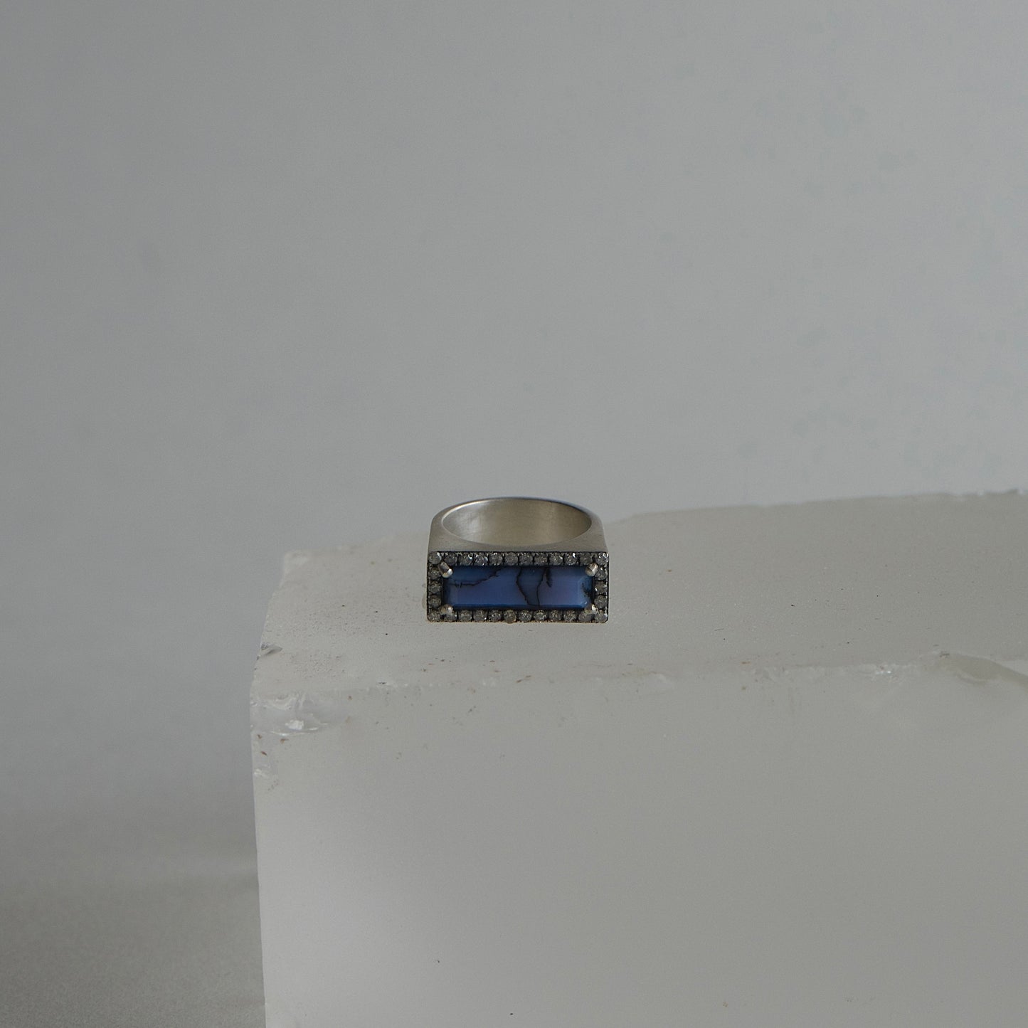 401 Agate | Minya Pinky Ring