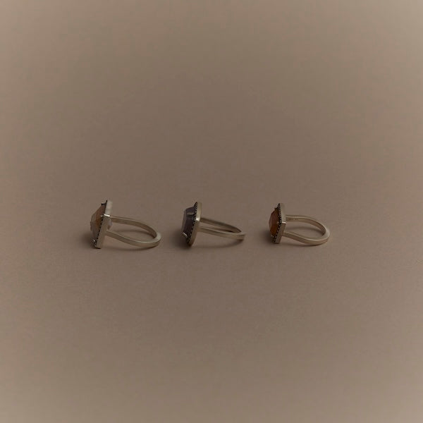 2255 Sun Iolite | Reni Ring