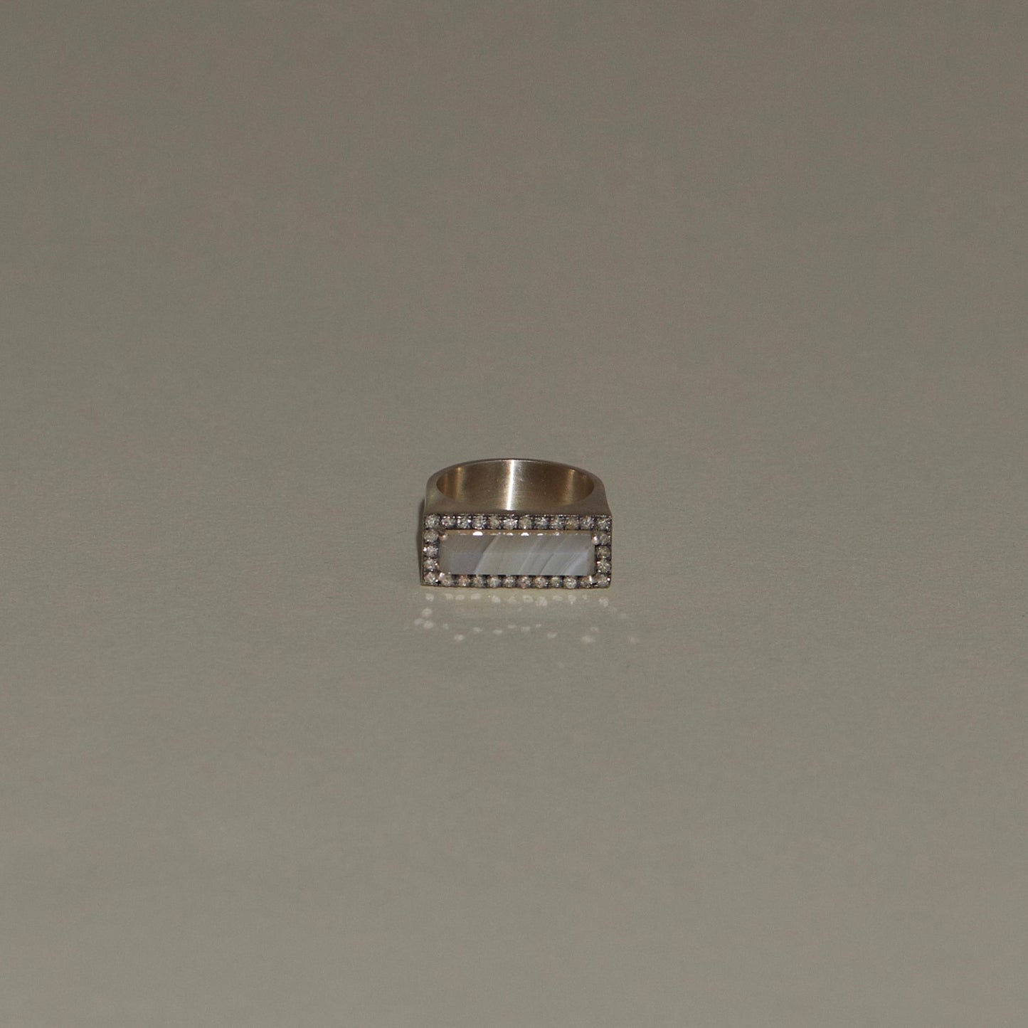 39 White Agate | Minya Pinky Ring