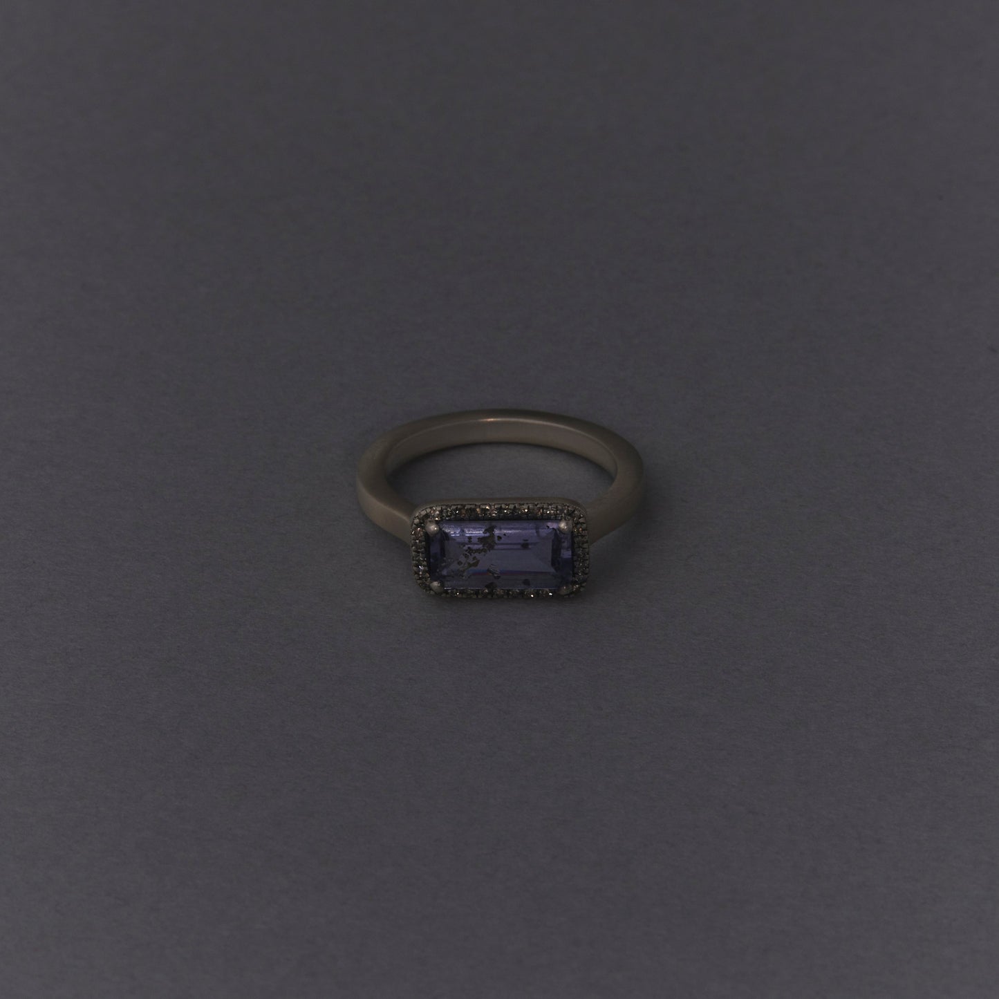 2255 Sun Iolite | Reni Ring