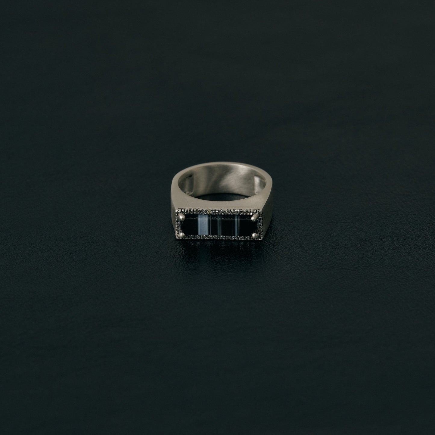 2483 Onyx | Minya Pinky Ring