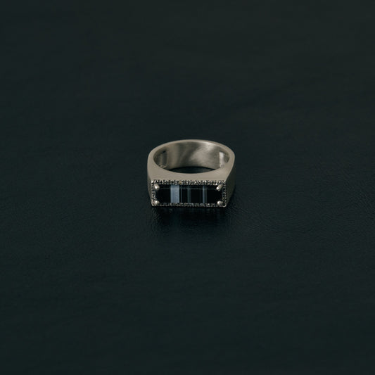 2483 Onyx | Minya Pinky Ring